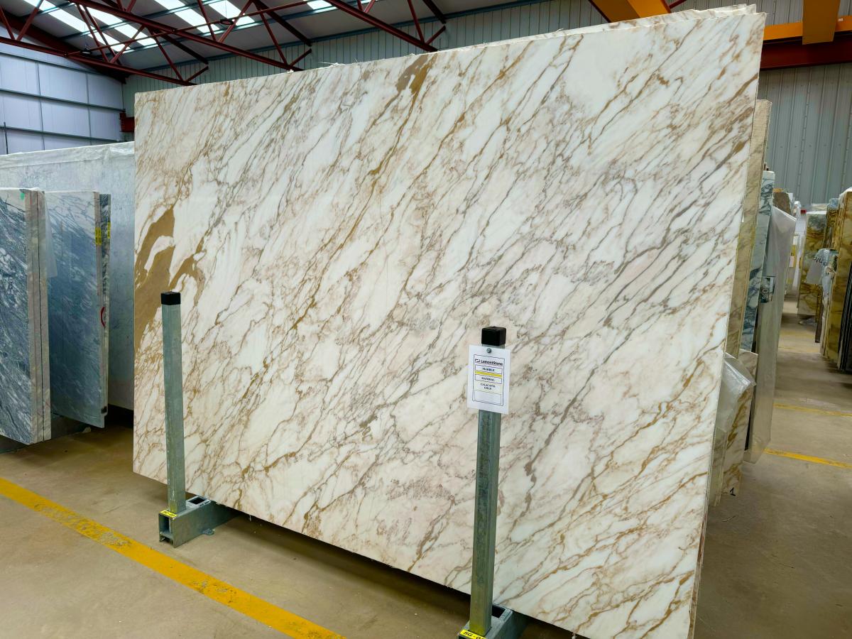 MARBLE : CALACATTA GOLD VR3656