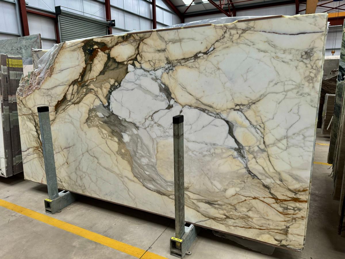 MARBLE : CALACATTA MACCHIA VECCHIA
